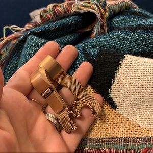 Fitbit Alta HR rose gold band